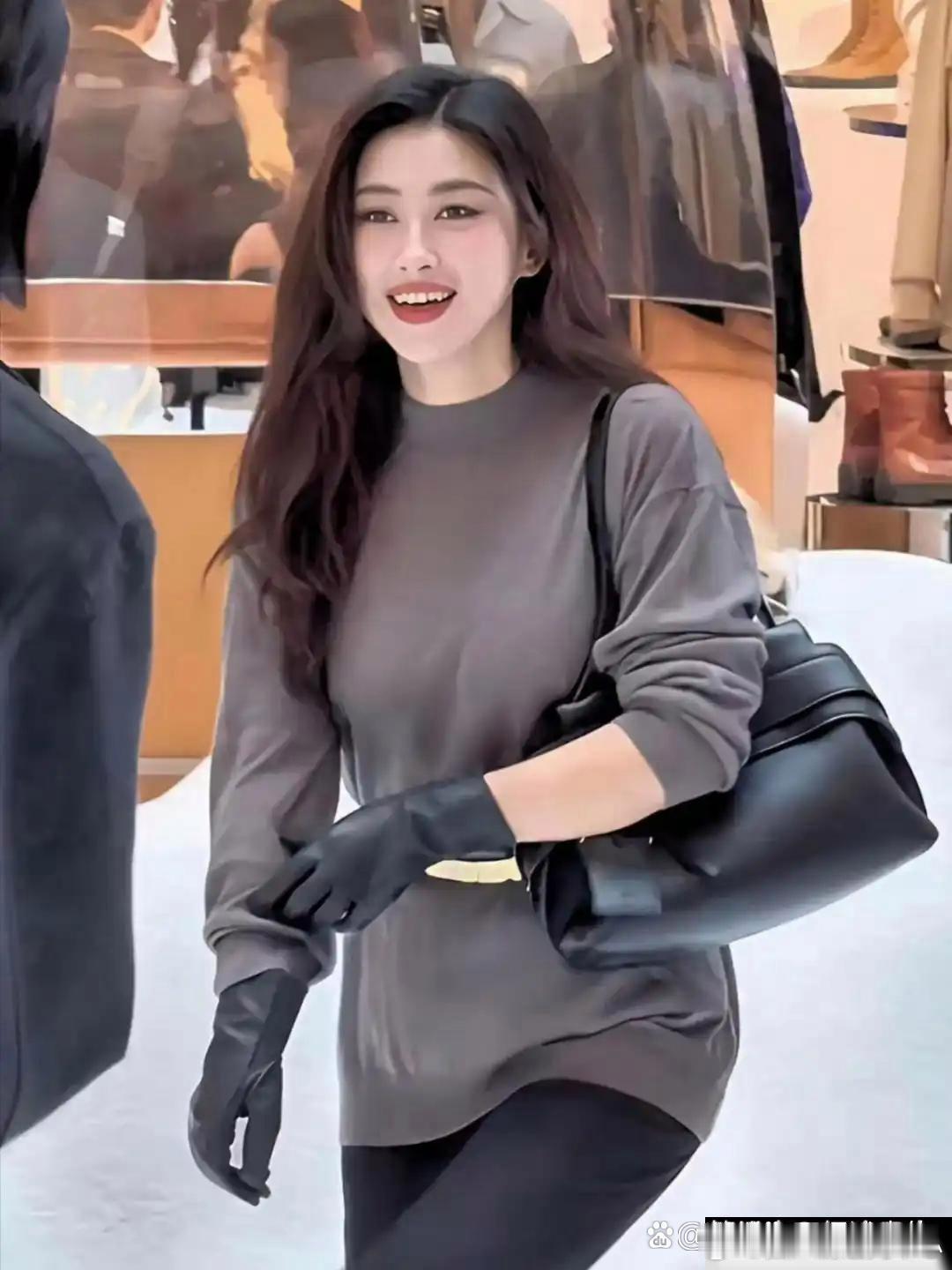 朱珠在澳门被撞见，41岁这状态老好了