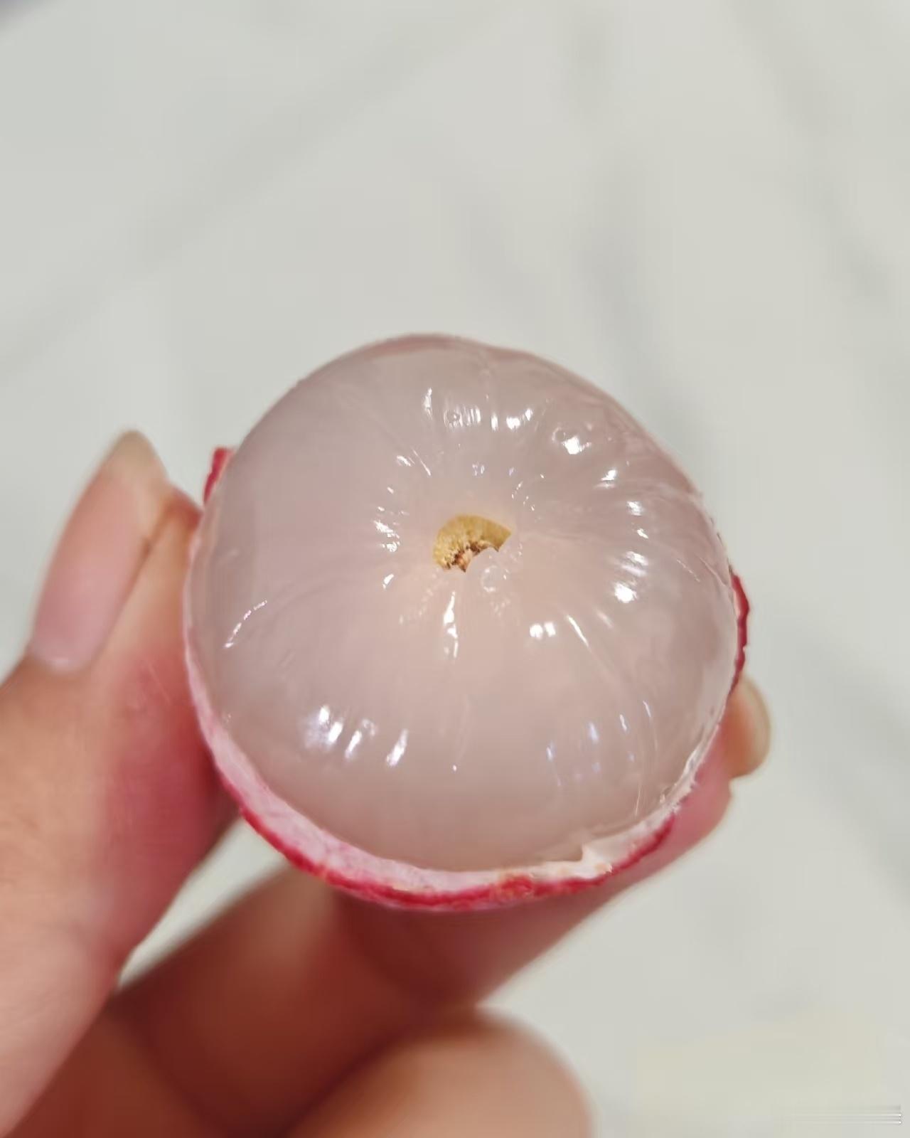 活荔枝死荔枝荔枝不都长图上那样吗？在广西吃了那么多年荔枝，原来还分活荔枝和死荔