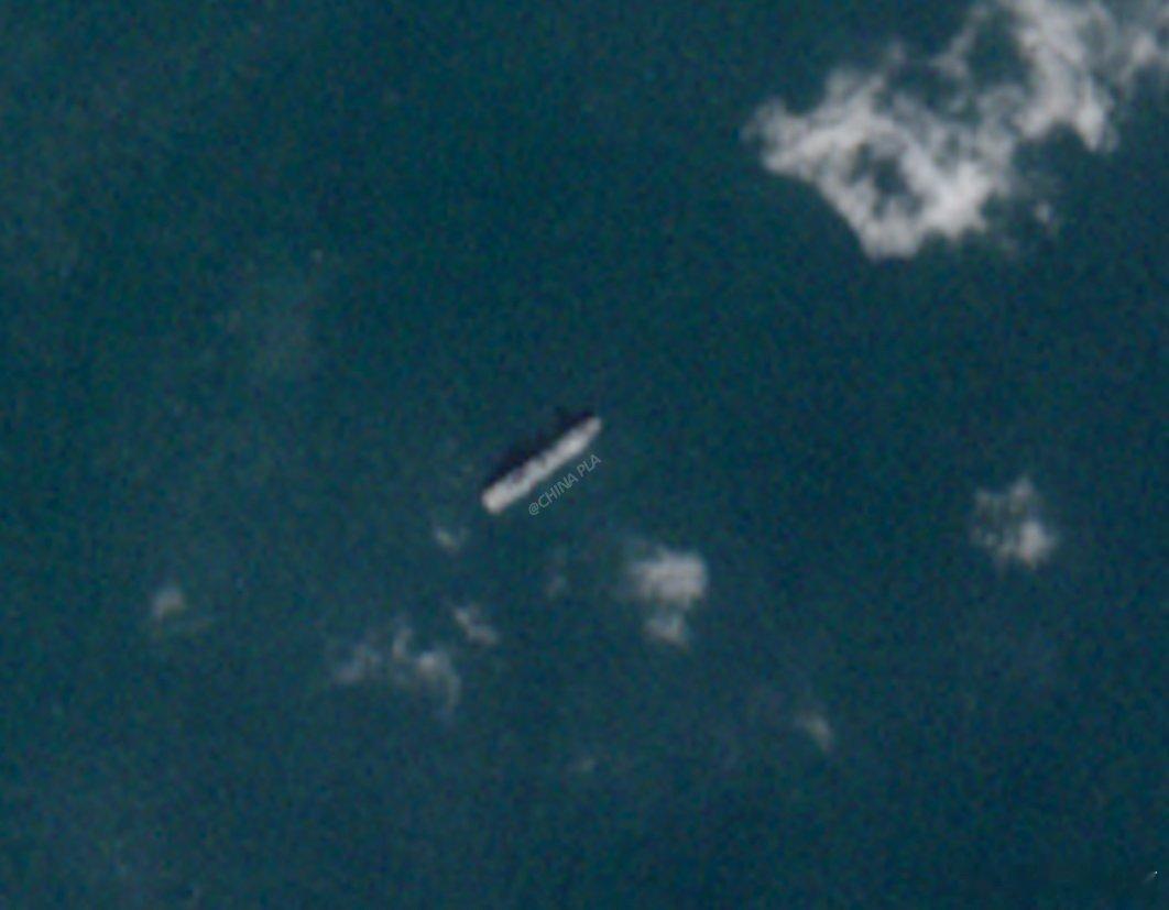 卫星拍到一艘901大奶妈舰离港了能用上901大奶妈，最低级别也得是075编队，标