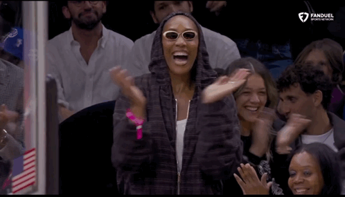 阿德巴约疯狂之夜的原因找到了，原来是他对象在现场啊。科比的81分记录岌岌可危，