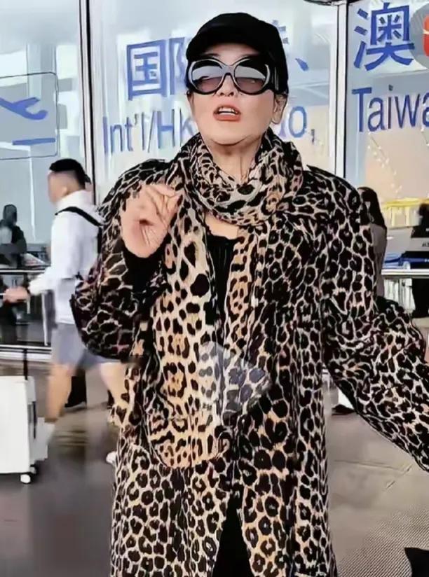 姜还是老的辣，马筱梅带着娃，带妈，带保姆回北京张兰没理这个茬马筱梅这次回北京，