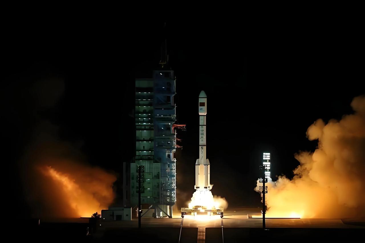 2016年9月15日22时04分，‌天宫二号空间实验室在酒泉卫星发射中心由长征二
