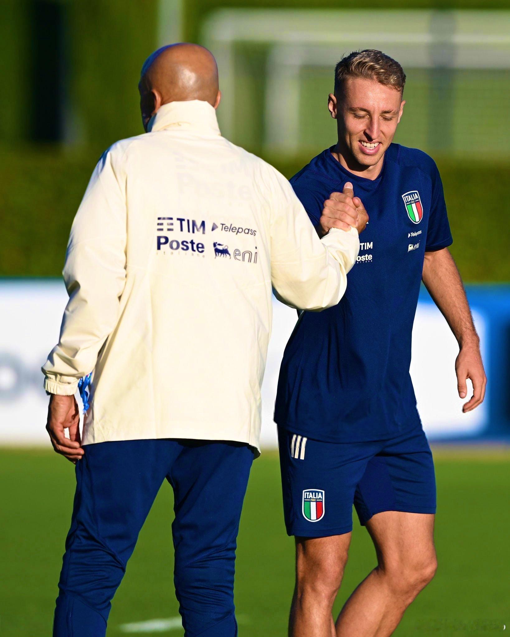 都灵体育报：对于斯帕莱蒂来说，如果尤文图斯改打4-2-3-1的话，弗拉泰西无疑是