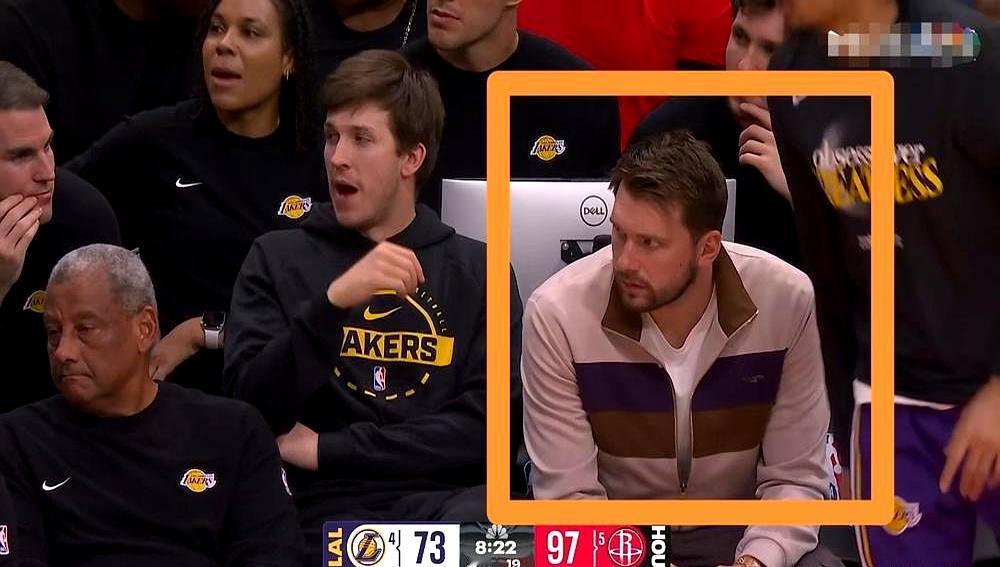 摄像头前，我们是兄弟。输球后，东契奇说地板滑，加福德谈战术，个个都显得很