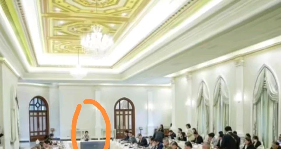 犯罪集散地大帽子扣死柬埔寨！佩通坦这刀插得洪森呕血军装将领坐满国会厅，
