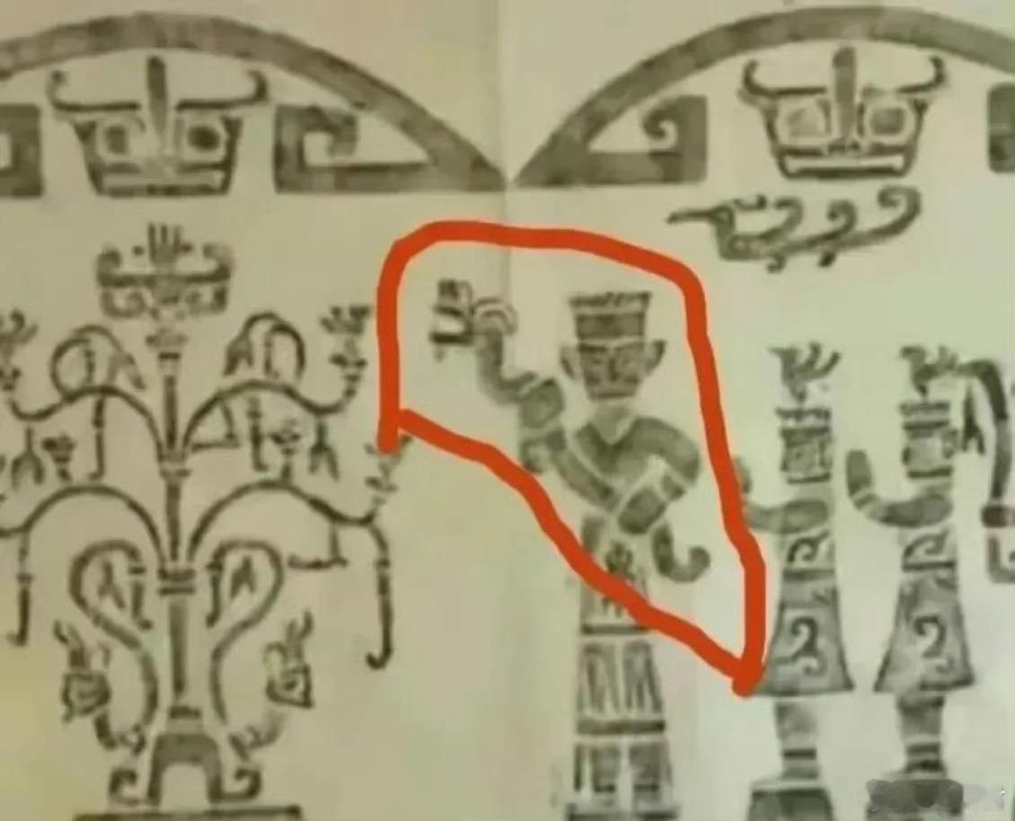 三星堆大立人手里拿的是啥？