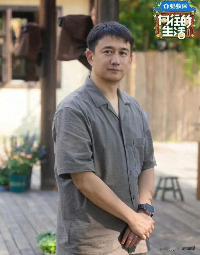 黄磊这回，大概率是真的要跟慢综艺说再见了。不是没人请，也不是通告费没谈拢，而