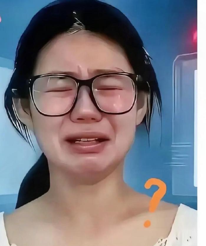 摸臀姐如今情绪崩溃当众落泪，装给谁看？长沙餐厅四岁男童跑动中无意碰了女子臀部