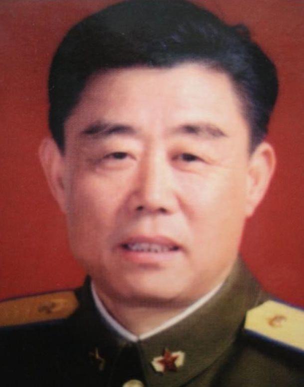 1968年1月，四架美军战机闯进我国领空，上级下令击落敌机，但导弹营长陈辉亭敢抗