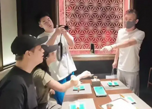 陈赫组局吃饭李纯马頔素颜李乃文携妻这场饭局看点多