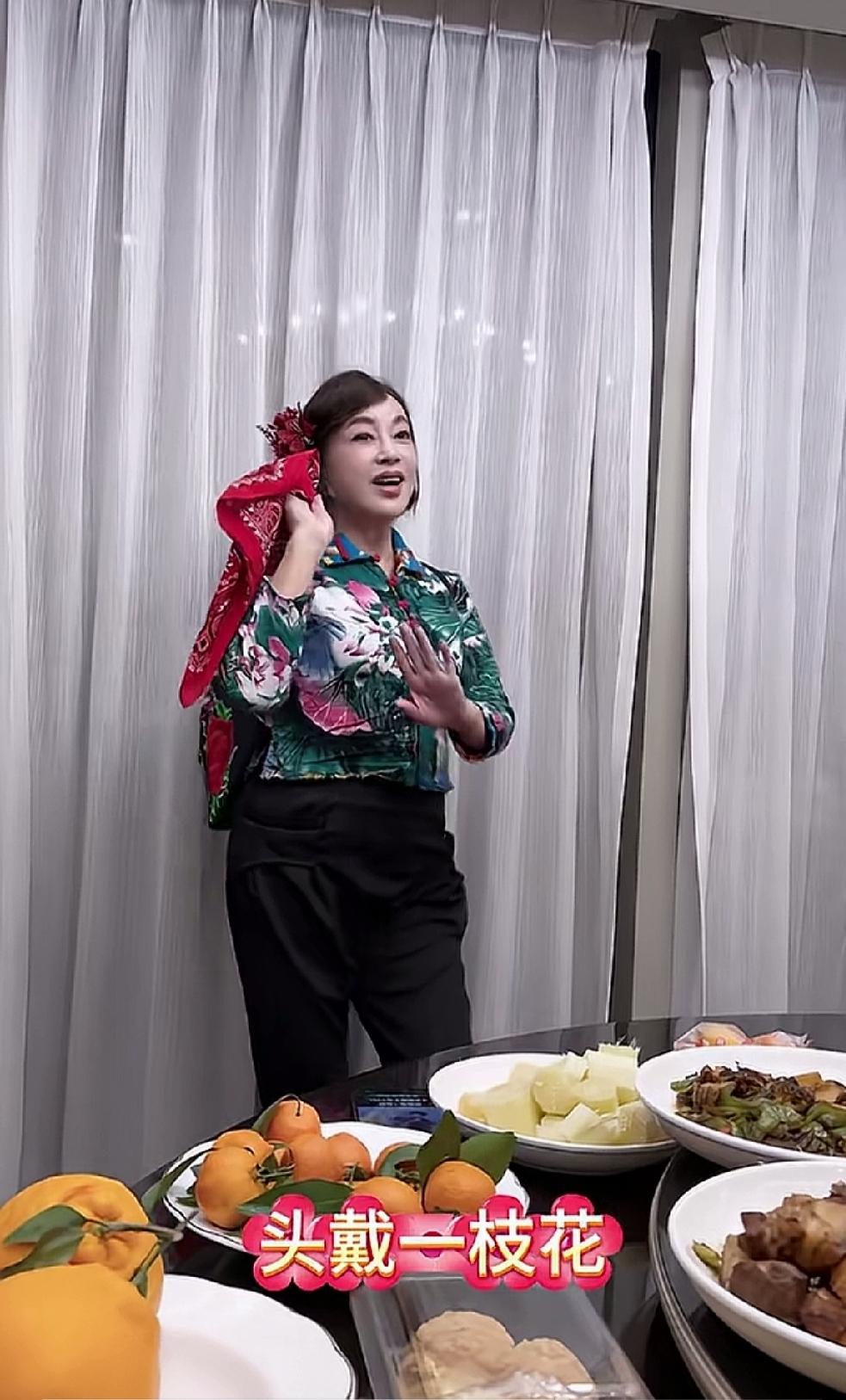说实话，有没有跟我一样，越看越反感！什么不老女神，老态尽现，样貌普通至极，卸了妆