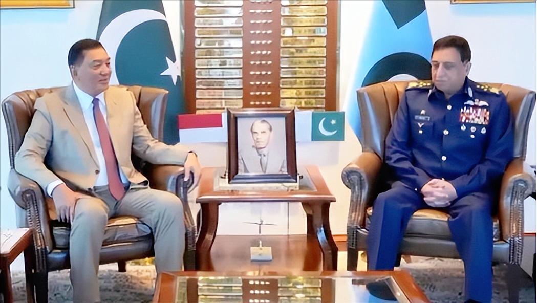 国际军工圈似乎要炸锅了，印尼和巴基斯坦的国防大佬密谈敲定大事，直接瞄准40多架J