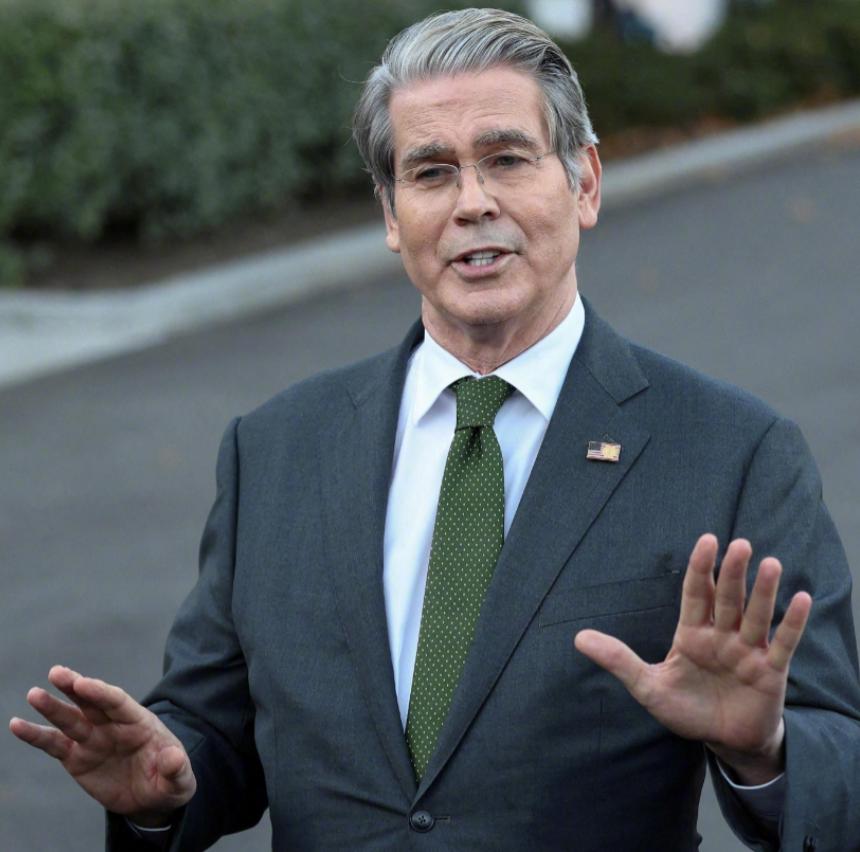 华盛顿收到坏消息，美国对华强硬派天塌了：这下特朗普该咋办才好。这两天，中美在