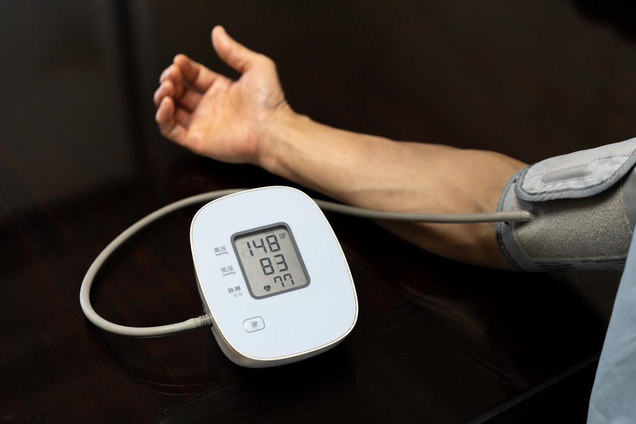 医生提醒：年过55后，宁愿早躺10分钟，也别睡前干这4件事很多人一过55，身