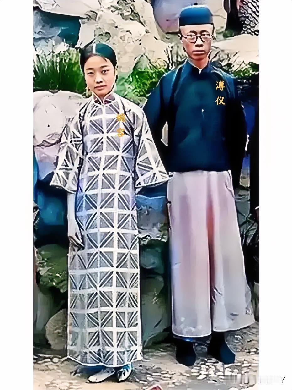 这才是1922年婉容与溥仪在颐和园里的真实样貌，并非演戏，也不是影视剧里的演员，