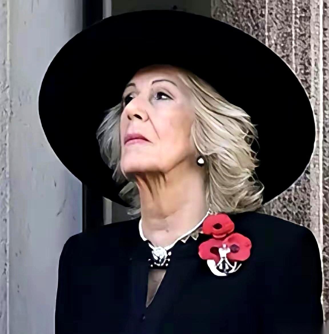 讲真，卡米拉这辈子，从头到尾就没想过“退路”这俩字。都走到这一步了，回头？回哪