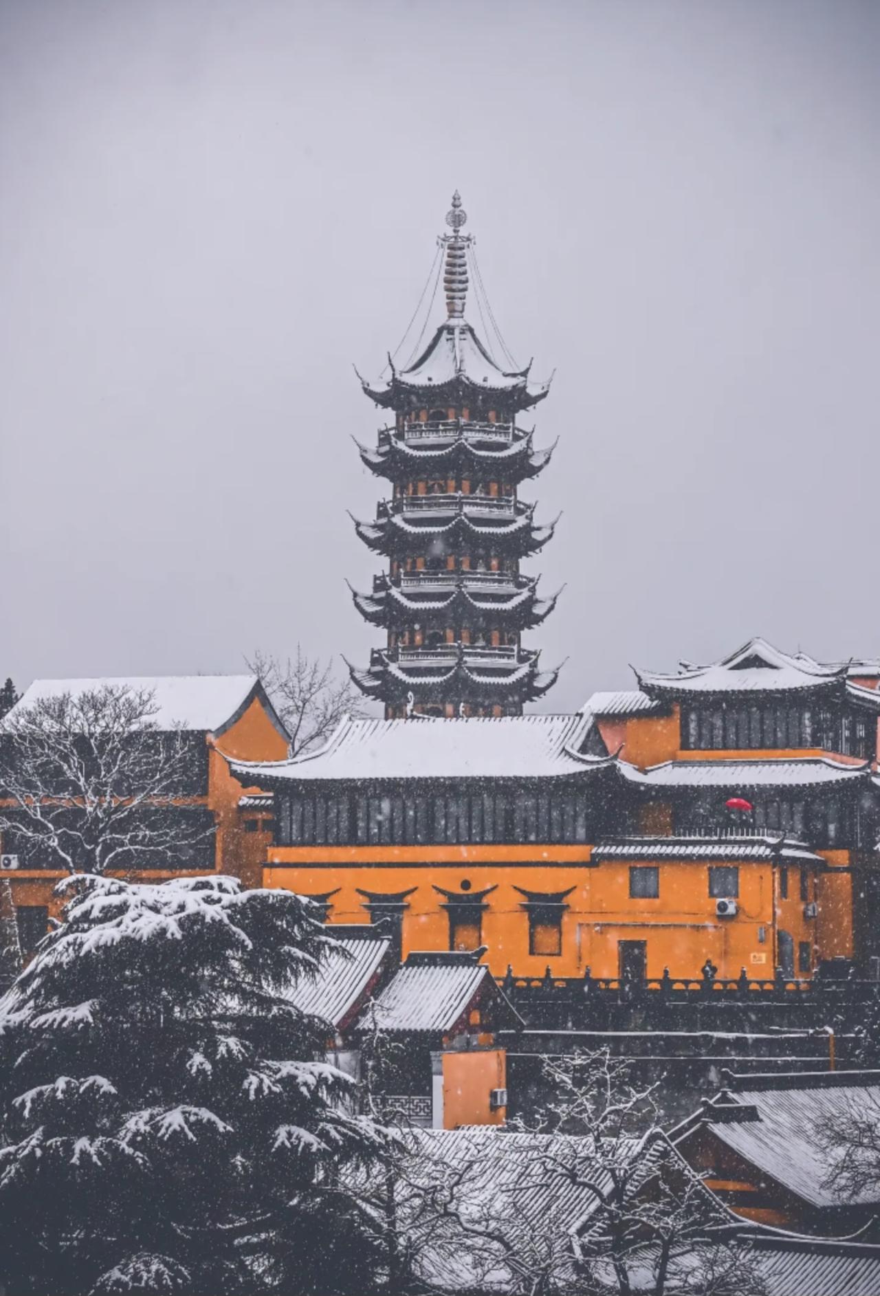 南京初雪如约而至！瑞雪至金陵现都说雪后的南京秒变金陵其实一点都不夸张不