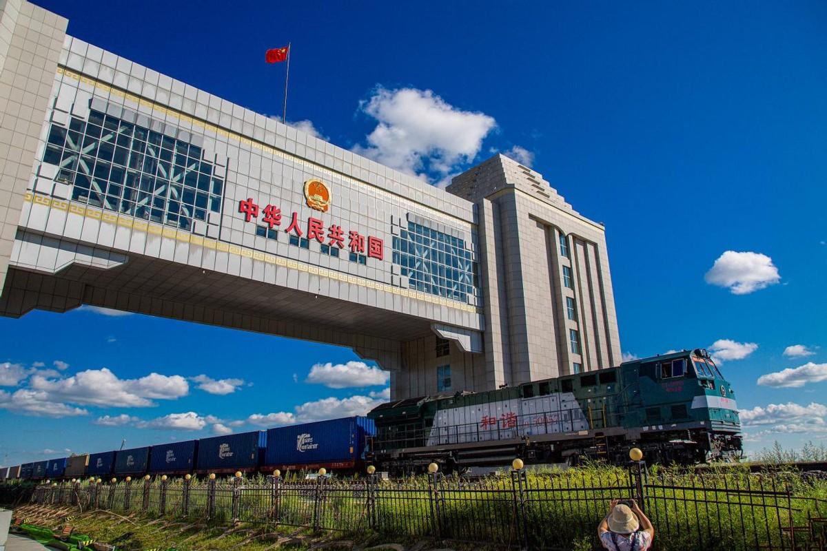 中俄数据摆在眼前，普京乐了，欧洲恍然大悟：难怪特朗普怕得不行年终盘点来了，普