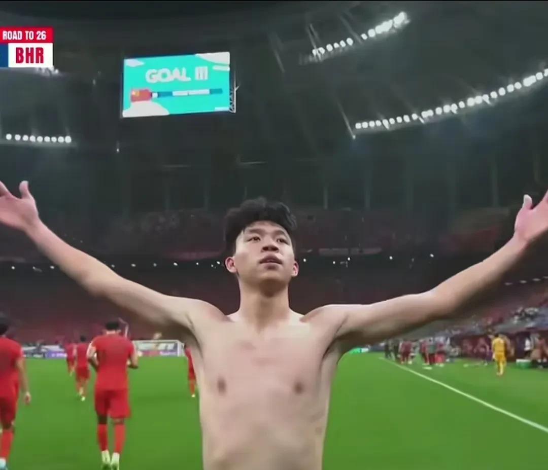 王钰栋的能力确实是国足最强的球员，但是他的身材也确实是国足球员里面最差的，没有之