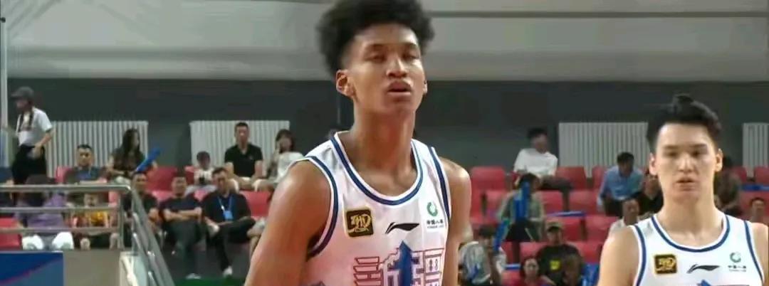 冯傲可以超过八村垒，相信冯傲可以练出投篮和对抗冯傲正式参与新疆成年组比赛，进入