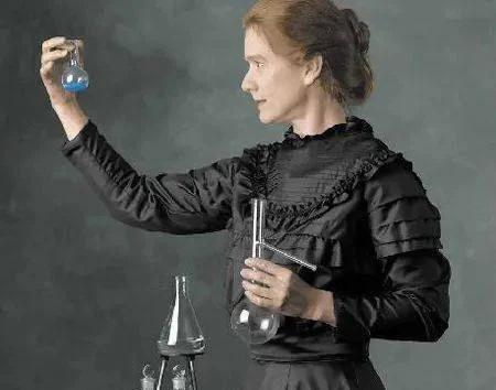 今天是居里夫人生日，缅怀这位女科学家玛丽·居里，物理学家、放射性化学家，是史上