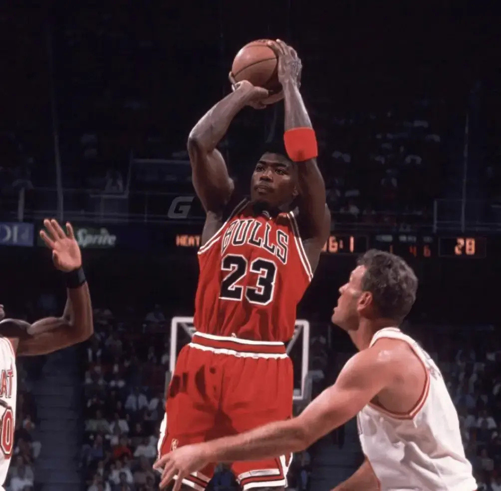 恐怖的得分效率！八村本赛季场均可以得到15.8分3.8篮板1.2助攻0.7抢断。