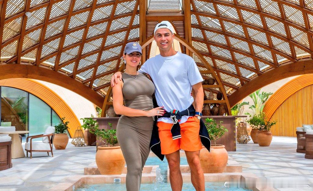 🚨克里斯蒂亚诺·罗纳尔多和乔治娜斥资约800万美元在红海丽思卡尔顿度假酒店购置