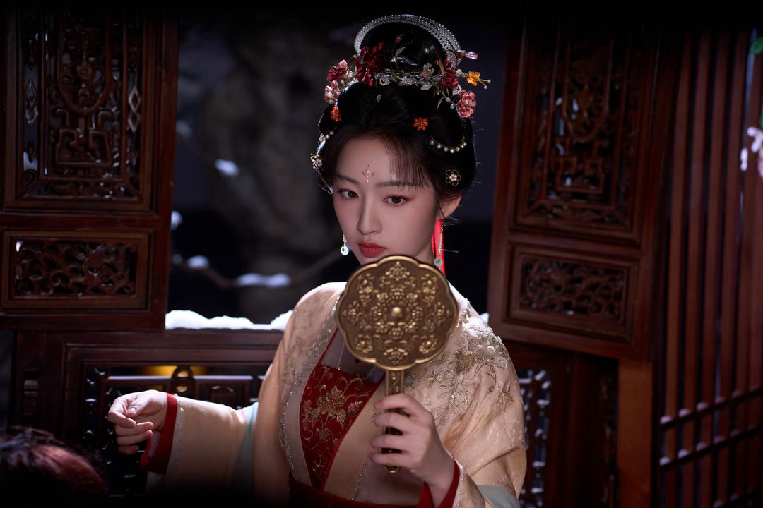 邓恩熙新剧一番女主05花里能接到古偶一番大女主的，邓恩熙算是跑在前面的了，先期待