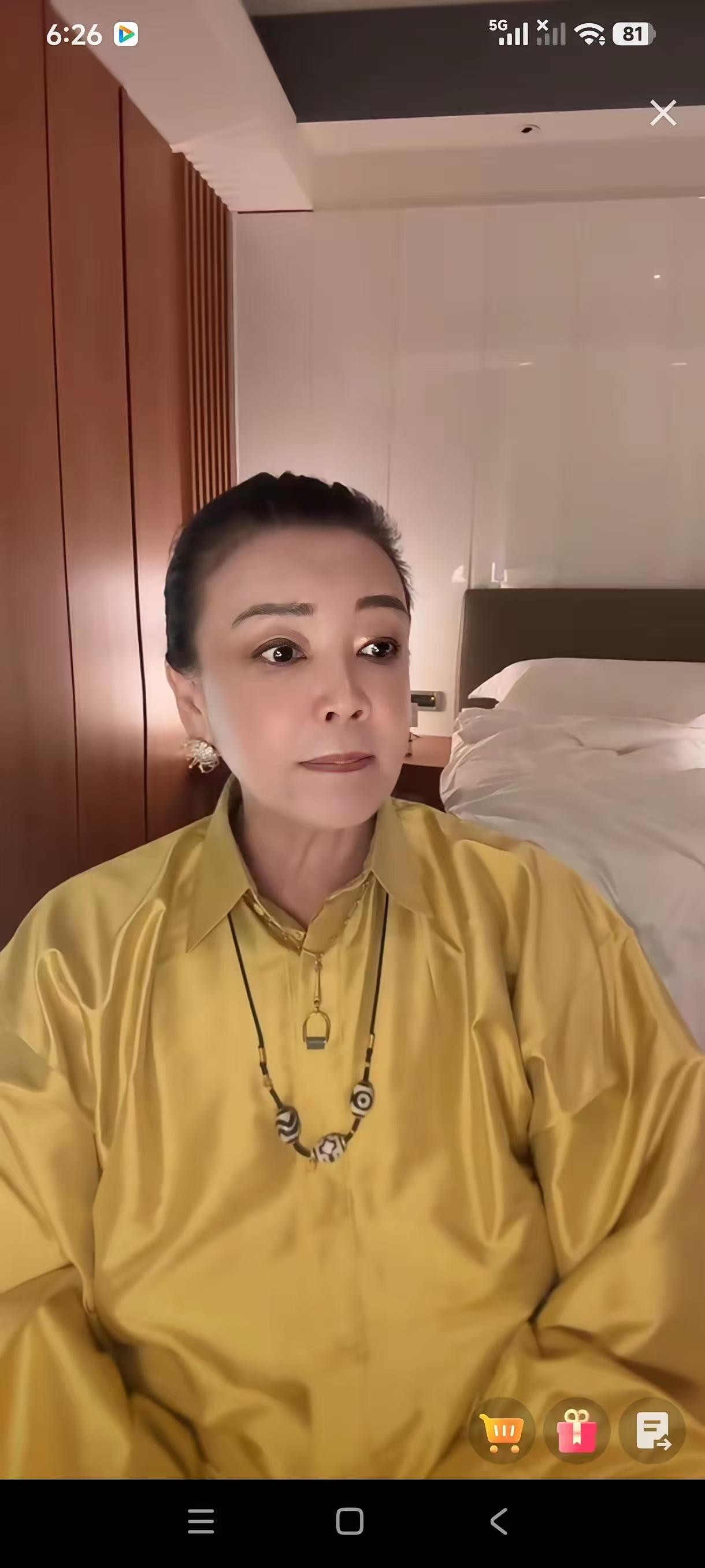 兰姐也太怜了，为了小菲操碎了心，可是小菲不领情，别在网上说自己母亲。再怎么不好，