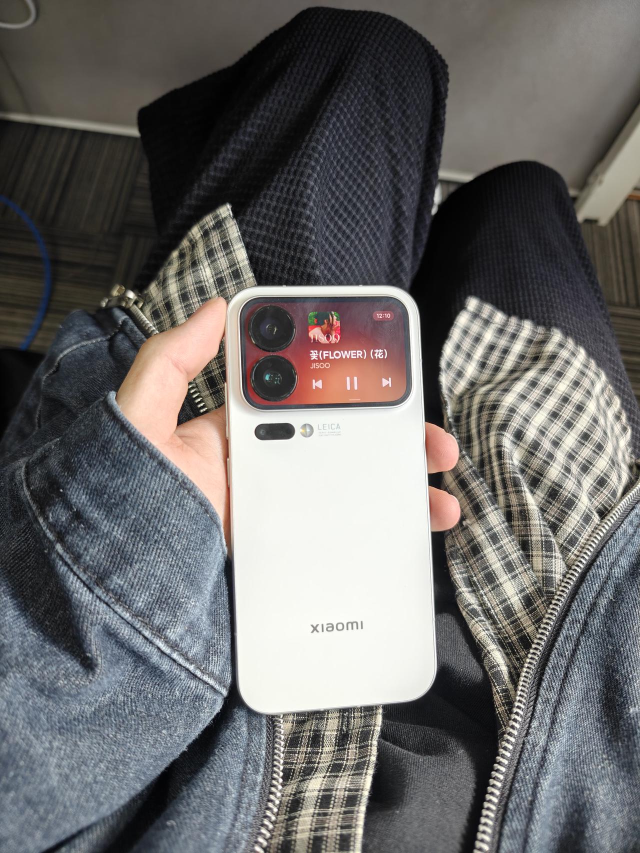 在用小米17Pro的感觉背屏是噱头吗？用了这么久的小米17Pro，这个背屏上的