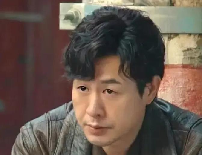 谁能想到，一碗饺子，能把两个人送上截然不同的“人生巅峰”？20年前，卖鱼的高启