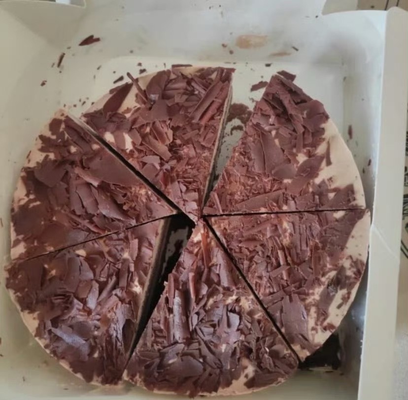 买了蛋糕要不要分享给室友一人一块