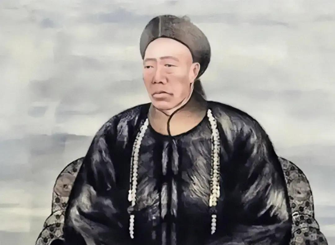 1966年，当考古的专家费劲打开北京西郊一座坚固大墓时，所有人都愣住了墓室里