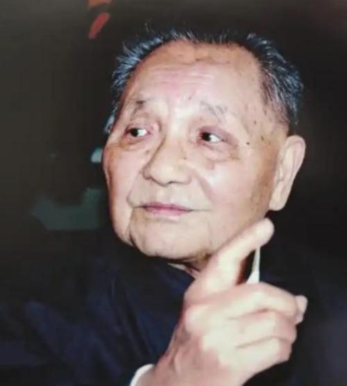 美国如果插手台湾问题，该怎么办？邓公早就给出答案：美国只有两个选择，自从特朗普上