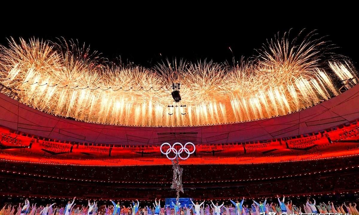 国际奥委会最近有点慌，只剩巴黎和洛杉矶接盘，会员们一边喊“开放办赛”一边感叹“没