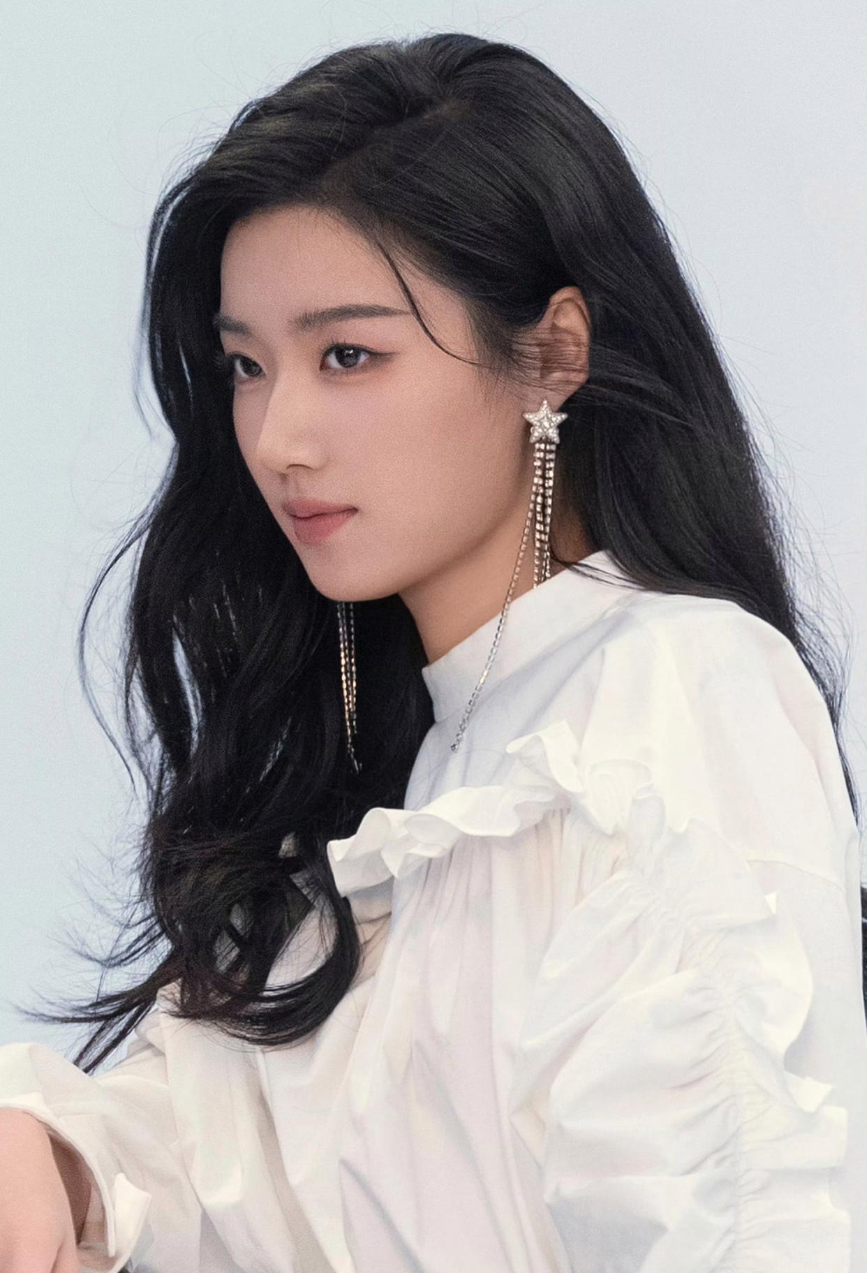 一个乱糟糟的房间，不是缺点，而是顶级家庭养出的“勋章”。我算看明白了卢昱晓的松