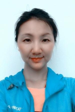 2012年，一架飞乌鲁木齐的飞机升至5000米高空，空姐忽然推着餐车猛地撞