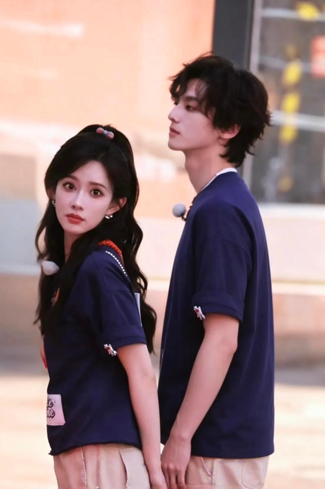两人站在一起不要太养眼😘😘