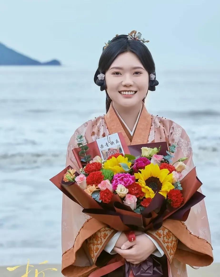 演员，李雪琴说，不要神话北大的人，我北大毕业后，做脱口秀，当演员，上综艺，而我