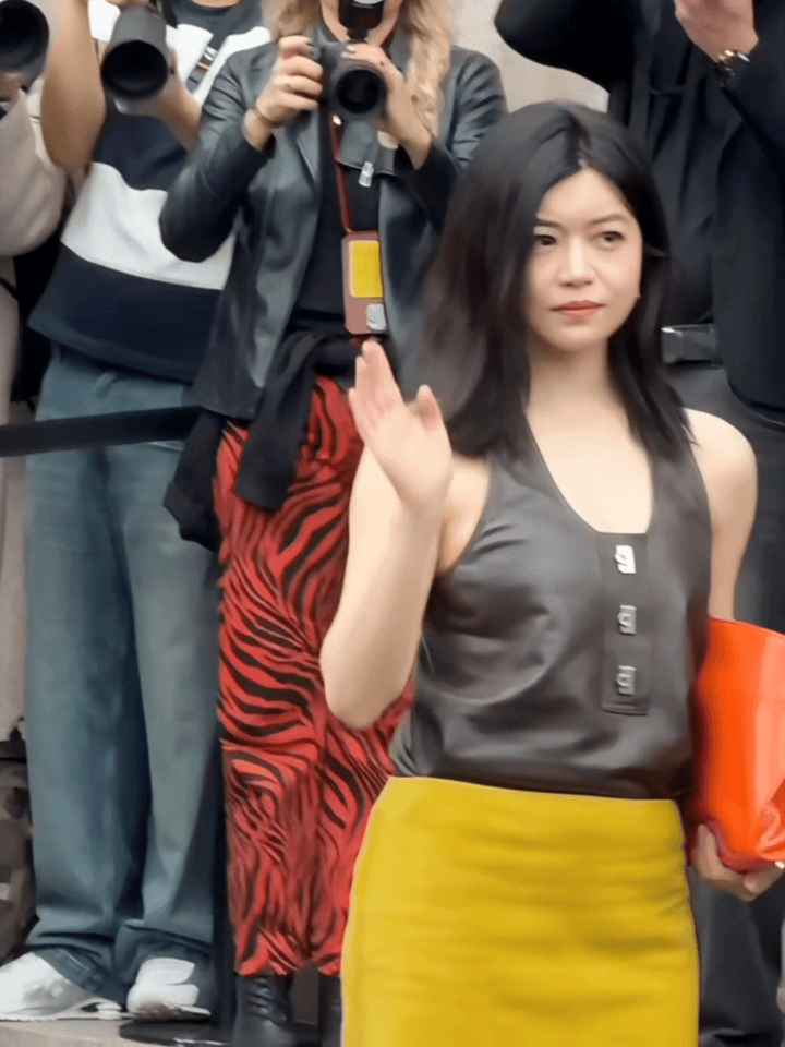 离婚后的陈妍希更有魅力了，也更自信了，大大方方展示自己的女人就是美，这纯纯的御姐