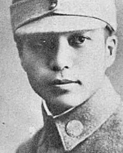 1938年，国民党高官陈尔晋与珠宝商之女完婚。结婚后不久，陈尔晋发现妻子经常早出