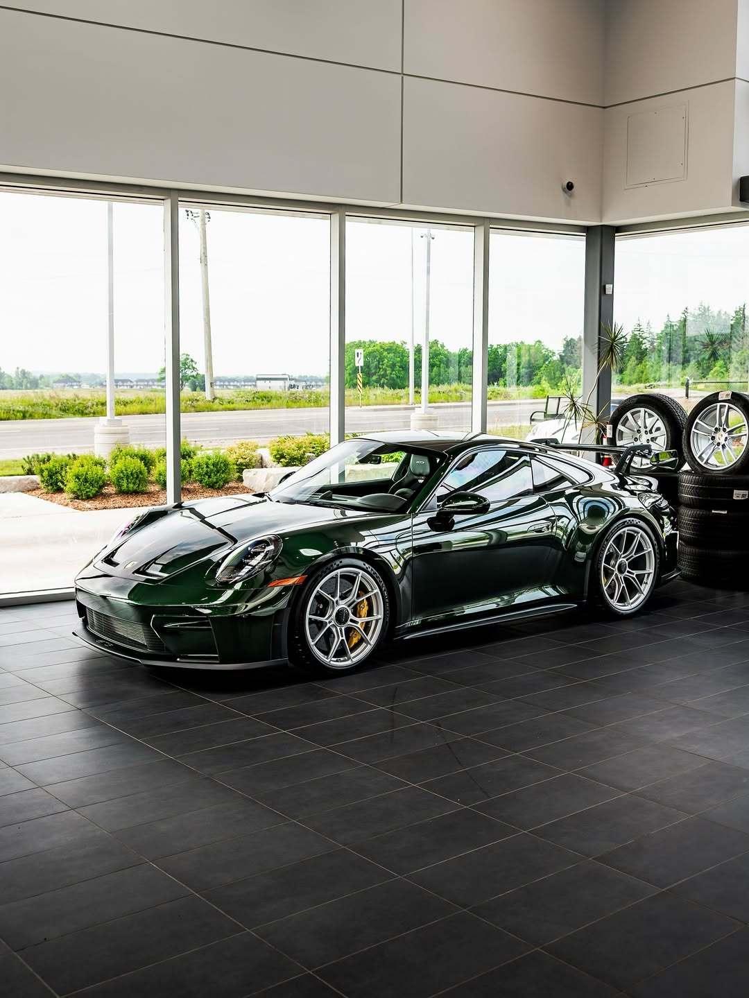 OakGreenMetallicNeoPorsche992.2GT3