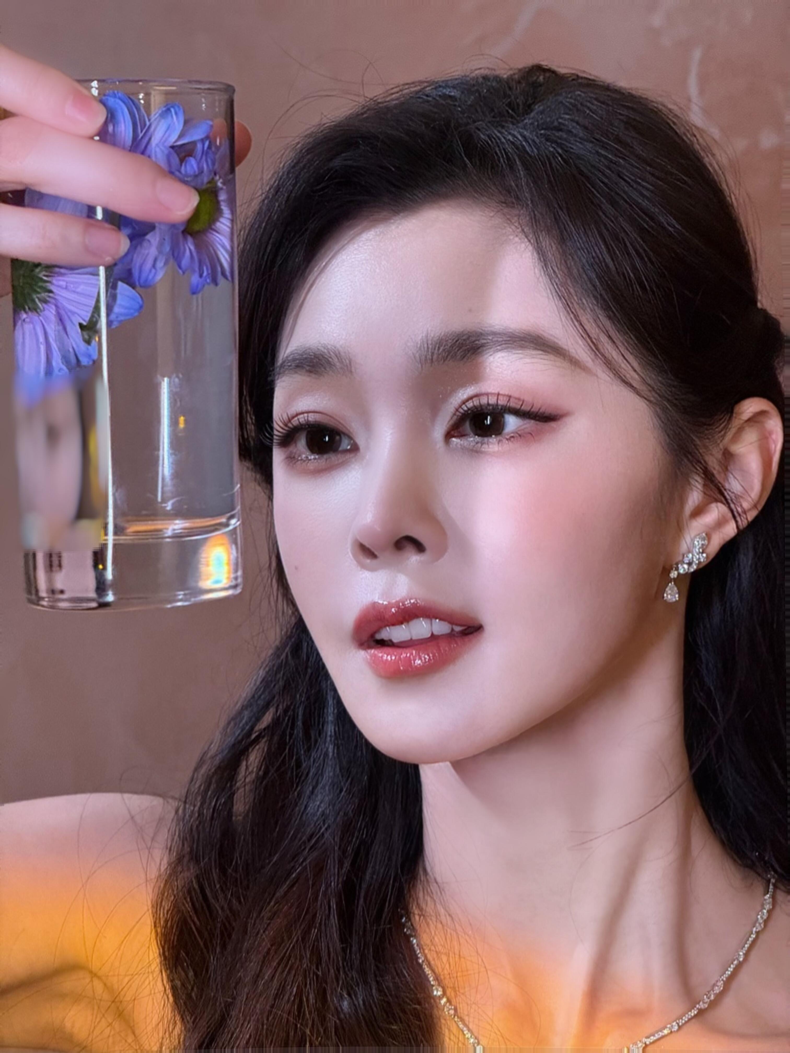 宋轶x最新妆造物料，好权威的一张脸​​​