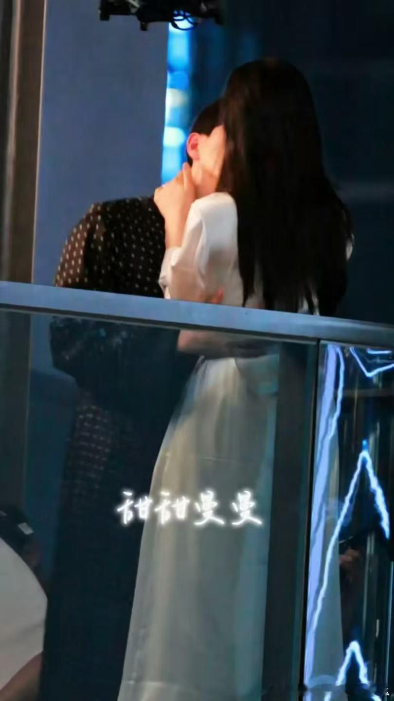 李现张婧仪浴袍吻戏李现张婧仪天台吻李现张婧仪天台吻