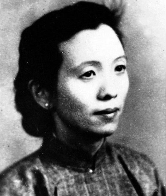 南京解放后，一个阔太太乘坐吉普车来到35军军部，对门口的守卫说：“我是陈修良，请