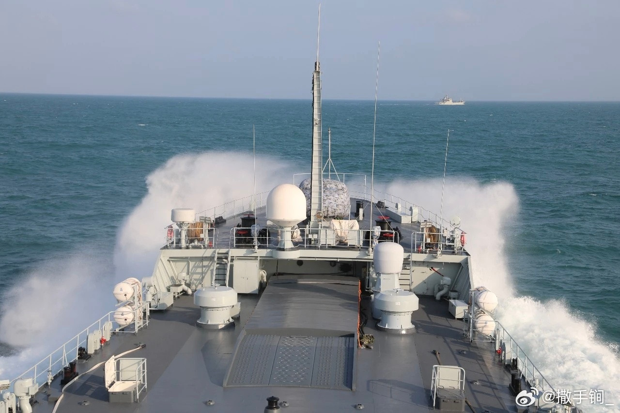 南海072A出动，也是76F型双37