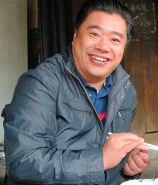 2007年，温州“皮革大王”被亲爹娘强行送进精神病院，事后兄弟瓜分了他12亿资产