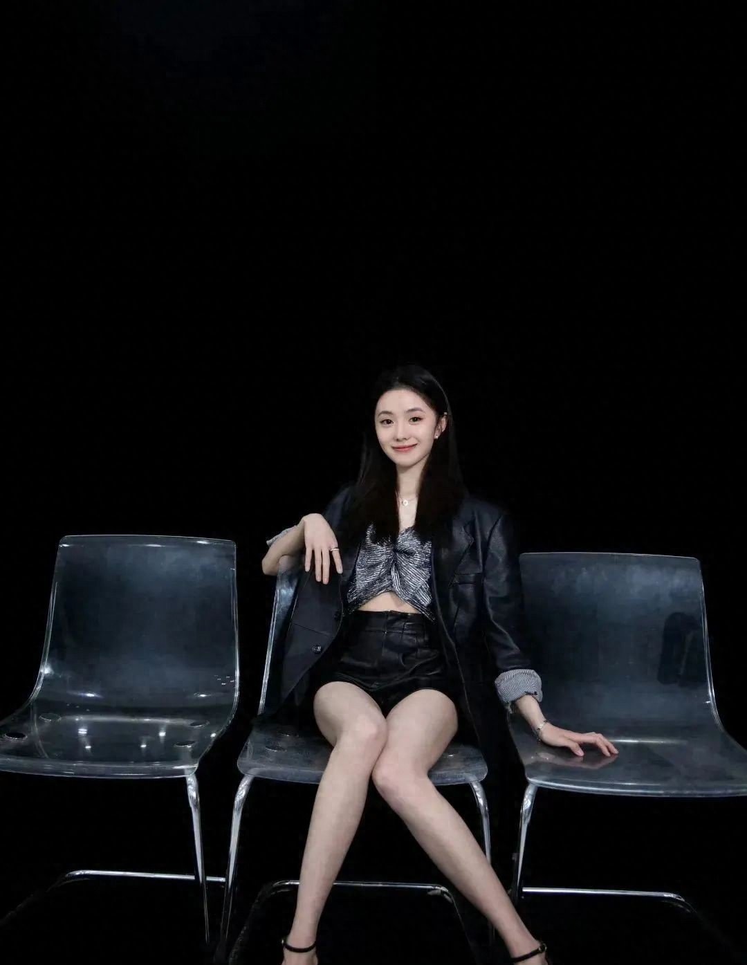 刘浩存黑色系搭配，美疯了