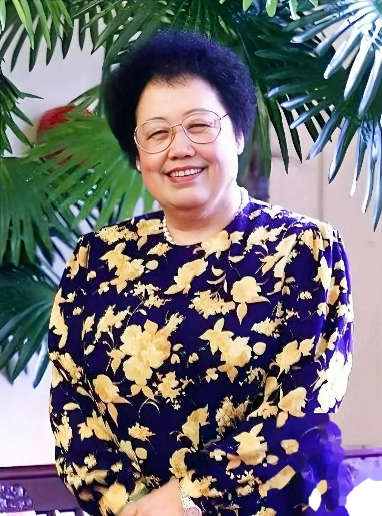 陈丽华女士遗嘱分配方案曝光，589亿资产中，4位子女涵养女各分100亿，丈夫迟重