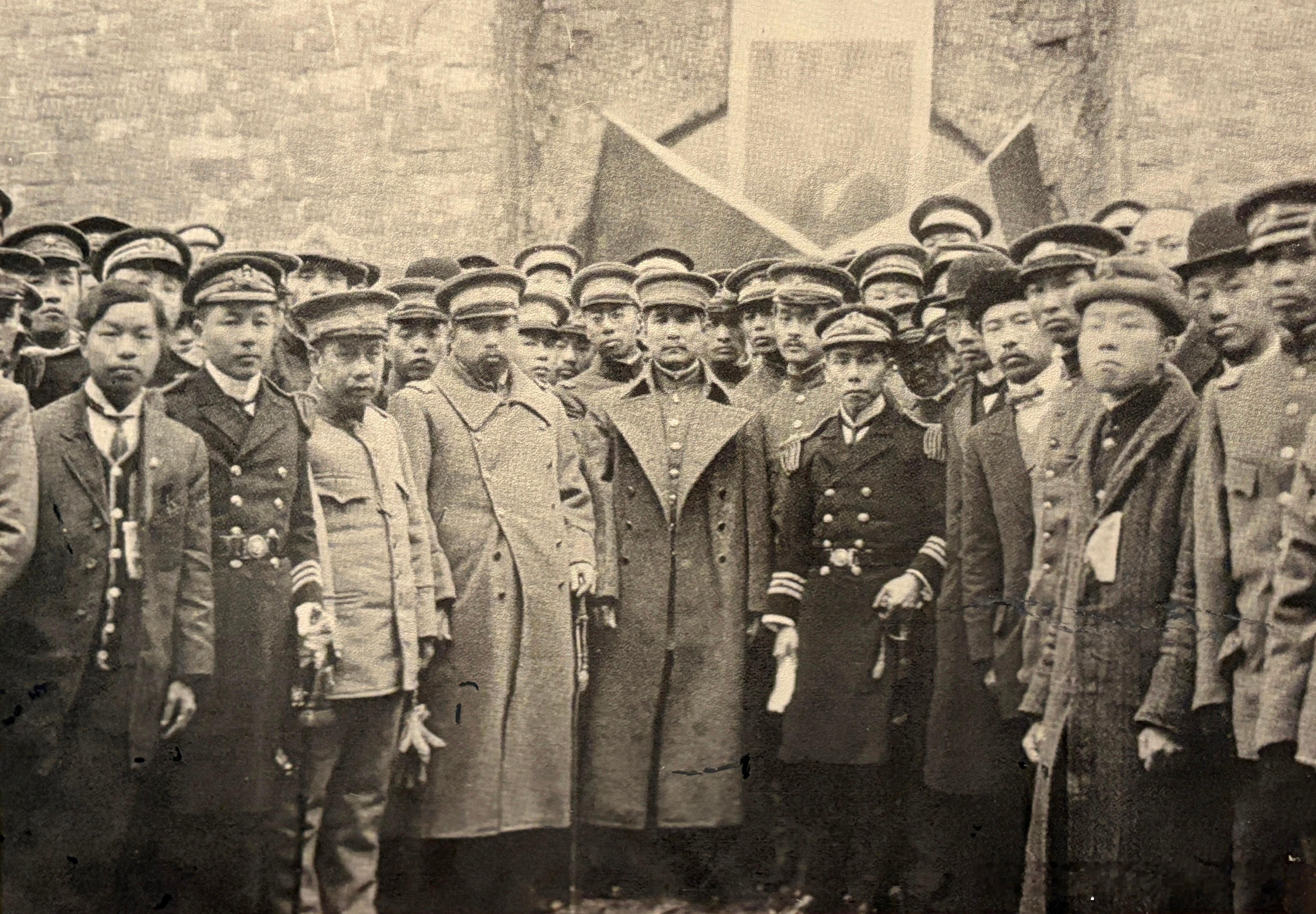 1912年2月15日孙中山率文武官员祭明孝陵